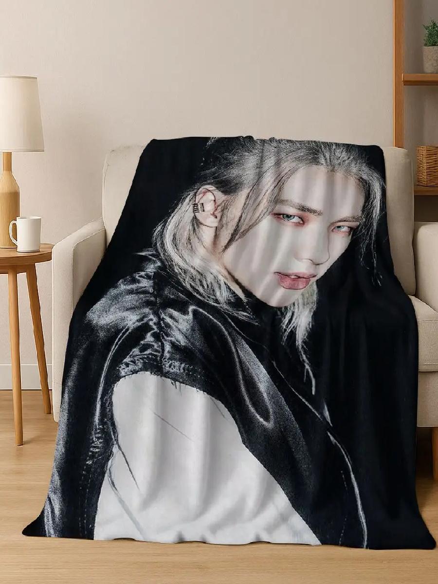 D Hyunjin Solo KPOP Flannel Th - مراجعة Home Office Cozy وسعره